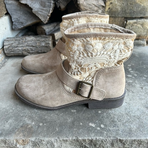 Women's Lace-Trimmed Tan Ankle Boots by Mudd Sz-8. M - Picture 5 of 8